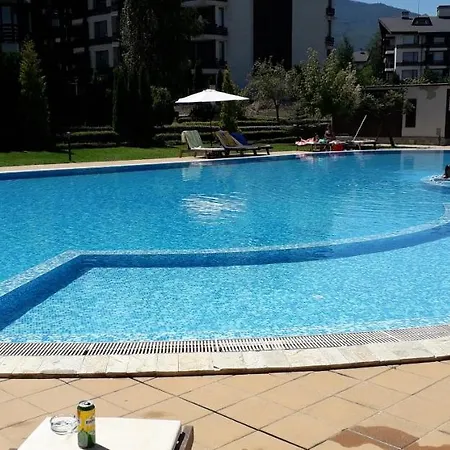 By The Pool In Aspen Heights Apartman