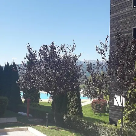 By The Pool In Aspen Heights Apartman