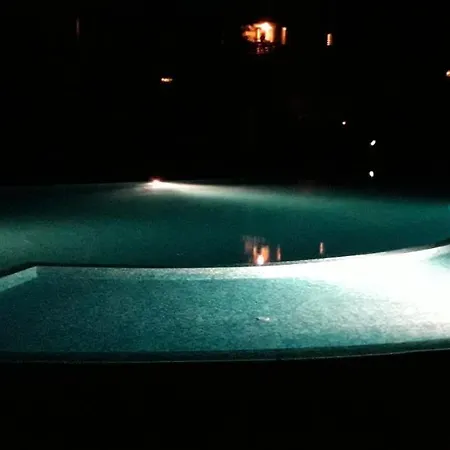 By The Pool In Aspen Heights Apartman